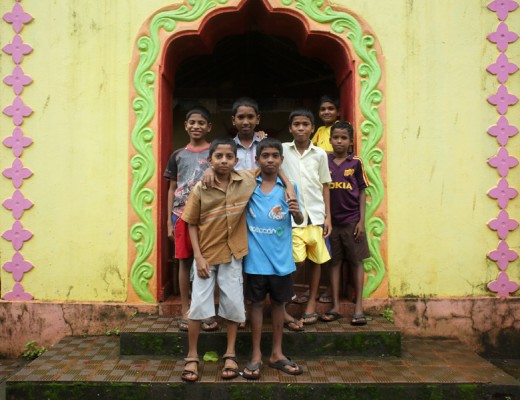 kids in front of the temple, Nagzar 03.07.2013